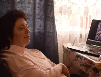 Общение с людьми —  возможность для Аллы жить полной жизнью. Ваша поддержка позволит ей выезжать на прогулки и мероприятия.