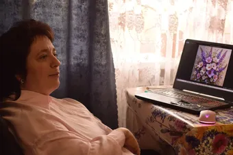 Общение с людьми —  возможность для Аллы жить полной жизнью. Ваша поддержка позволит ей выезжать на прогулки и мероприятия.