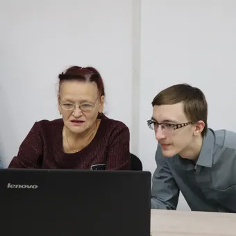 Поможем пожилым людям быть онлайн и оставаться на связи со своими близкими