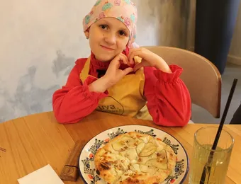 Поддержите Мерьем в борьбе с нейробластомой, чтобы она могла вернуться к морю и продолжить печь торты