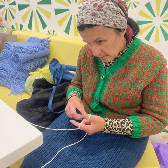 Поддержите работу инклюзивного магазина. Это шанс для Натальи продавать свои изделия и обрести финансовую независимость 