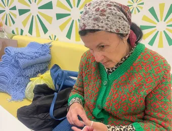 Поддержите работу инклюзивного магазина. Это шанс для Натальи продавать свои изделия и обрести финансовую независимость 