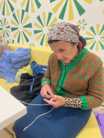 Поддержите работу инклюзивного магазина. Это шанс для Натальи продавать свои изделия и обрести финансовую независимость 