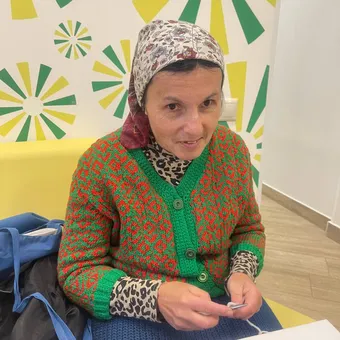 Слабовидящей мастерице нужна помощь в реализации её творчества. Поддержите работу магазина инклюзивной мастерской