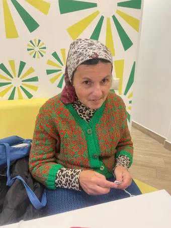 Поддержите работу инклюзивного магазина. Это шанс для Натальи продавать свои изделия и обрести финансовую независимость 