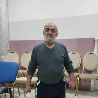 Помогите Абдулле получить документы и доступ к социальной поддержке