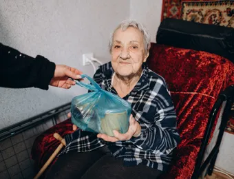 Для Аллы Андреевны визиты наших сотрудников — возможность остаться дома и не переезжать в интернат