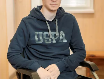 Владиславу нужно заново научиться ходить, чтобы помогать людям