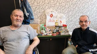 Владимир передвигается на коляске, а Николай заботится о быте — помогите двум друзьям, которые решили изменить свою жизнь к лучшему 