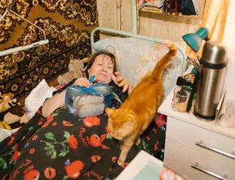 Нина Ивановна с детства прикована к инвалидному креслу — женщине тяжело ухаживать за собой самостоятельно, нужна наша с вами поддержка