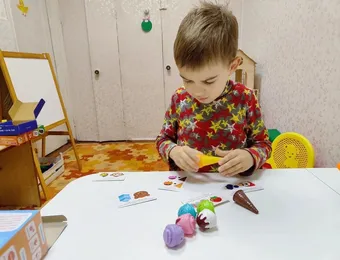 Регулярные занятия помогают Ильясу становиться более открытым и общительным