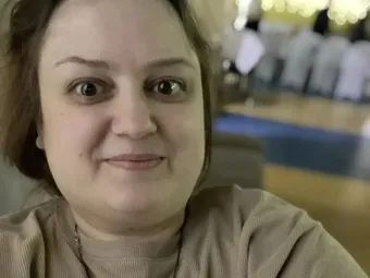 Подарите Юле электроподъёмник, чтобы она могла чаще выходить на улицу.