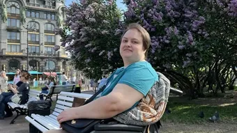 Подарите Юле электроподъёмник, чтобы она могла чаще выходить на улицу.