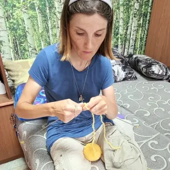 Мария — талантливый творец с ДЦП — нуждается в вашей помощи. 