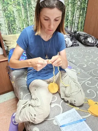 Сломанный протез лишил Марию радости творчества и возможности полноценно питаться