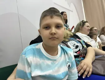 Серёжа не говорит устной речью, но он очень хочет общаться — помогите ему