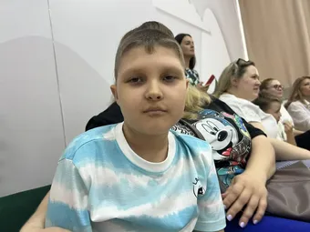 Серёжа не говорит устной речью, но он очень хочет общаться — помогите ему