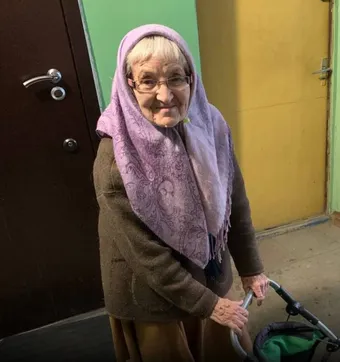Пожилым людям нужна поддержка, чтобы чувствовать себя уверенно