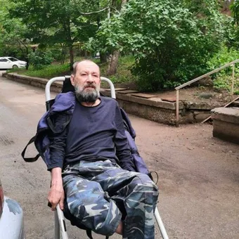 Перелом обоих бедер, травма грудной клетки и катаракта. Позвольте нам продолжить помогать Сергею