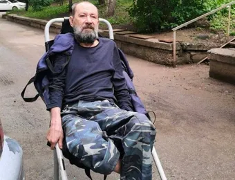Перелом обоих бедер, травма грудной клетки и катаракта. Позвольте нам продолжить помогать Сергею