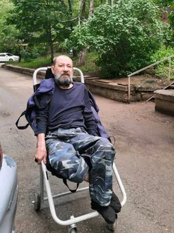 Перелом обоих бедер, травма грудной клетки и катаракта. Позвольте нам продолжить помогать Сергею