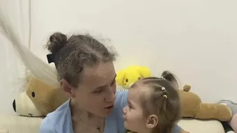 Маше нужна помощь, чтобы начать ходить и обнять маму