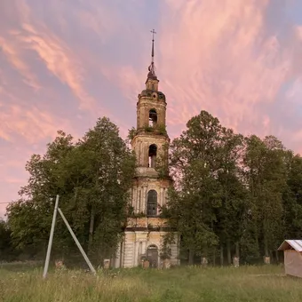 Сохраним храм вместе? Иконостас и стены церкви разрушаются. 