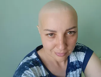 Елена из Воронежа мечтает увидеть выпускные дочерей, несмотря на рак молочной железы третьей стадии