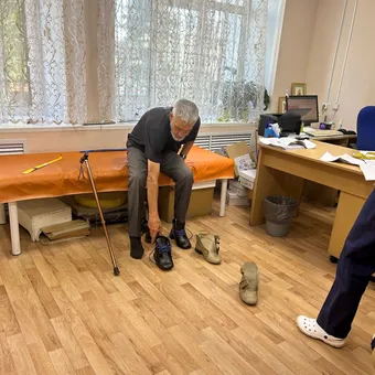 Бездомным людям, среди которых Сергей Петрович, нужна еда и поддержка. Помогите «Автобусу Жизни» отправиться в путь