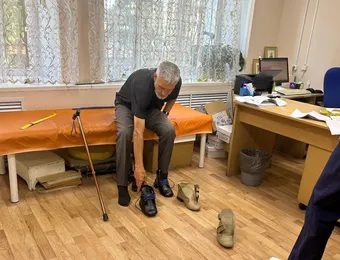 Бездомным людям, среди которых Сергей Петрович, нужна еда и поддержка. Помогите «Автобусу Жизни» отправиться в путь